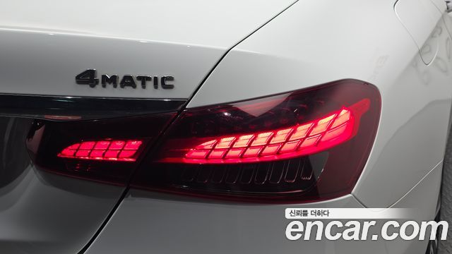 Mercedes-Benz E-Class 2021 — photo 9