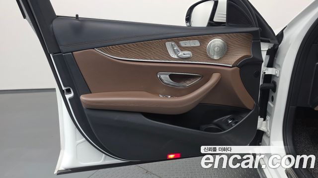 Mercedes-Benz E-Class 2021 — photo 14