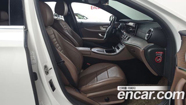 Mercedes-Benz E-Class 2021 — photo 16