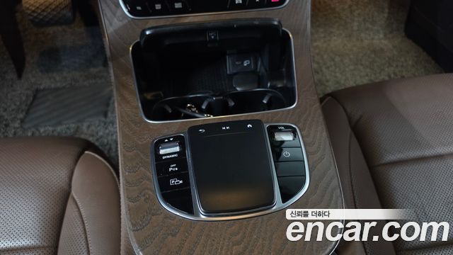 Mercedes-Benz E-Class 2021 — photo 27