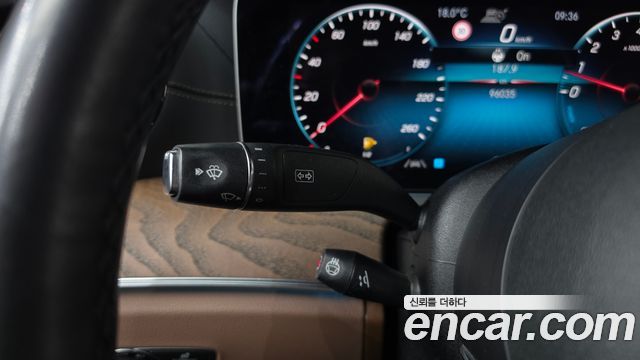 Mercedes-Benz E-Class 2021 — photo 29