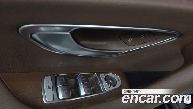Mercedes-Benz E-Class 2021 — photo 30