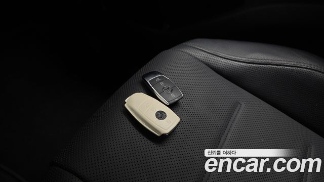 Mercedes-Benz GLE-Class 2025 — photo 16