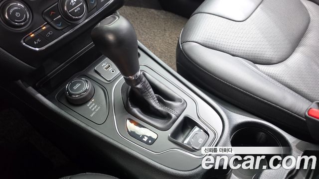 Jeep Cherokee 2019 — photo 12