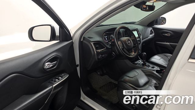 Jeep Cherokee 2019 — photo 13