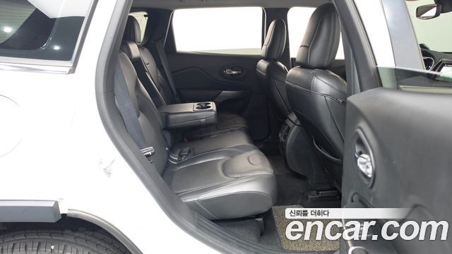 Jeep Cherokee 2019 — photo 17