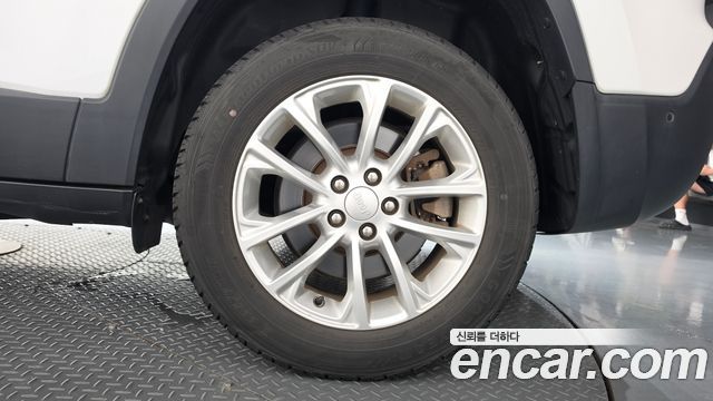 Jeep Cherokee 2019 — photo 7