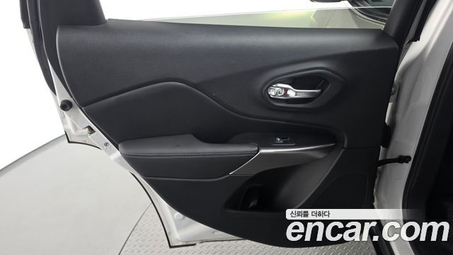 Jeep Cherokee 2019 — photo 15