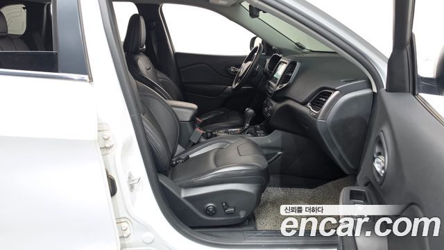 Jeep Cherokee 2019 — photo 16