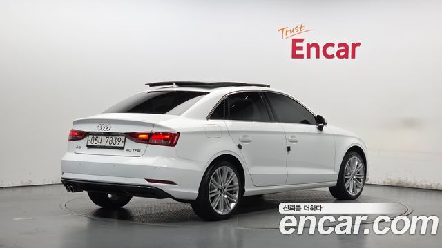 Audi A3 2018 — photo 2