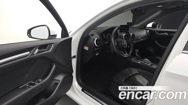 Audi A3 2018 — photo 13