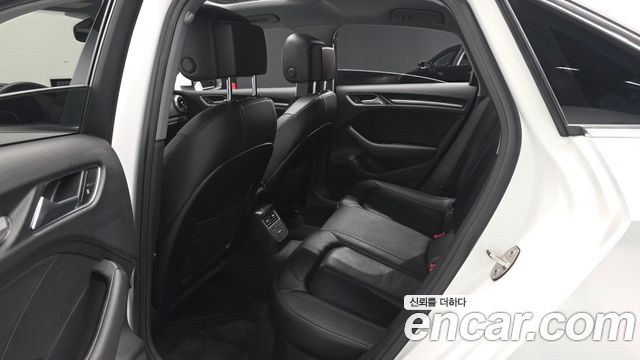 Audi A3 2018 — photo 17