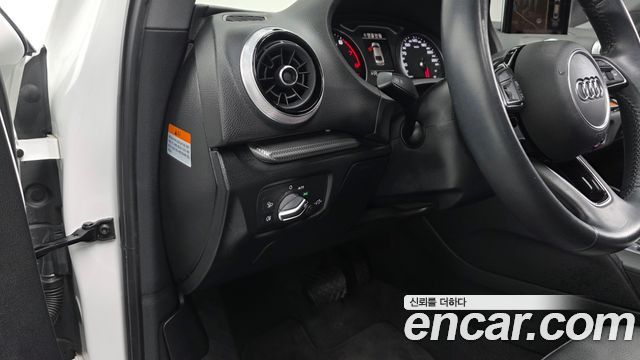 Audi A3 2018 — photo 19