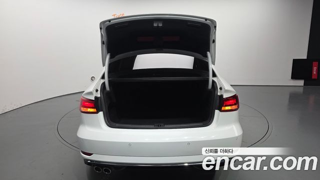 Audi A3 2018 — photo 26