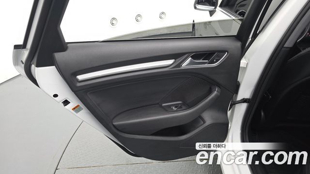 Audi A3 2018 — photo 15