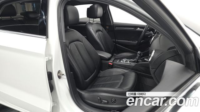 Audi A3 2018 — photo 16