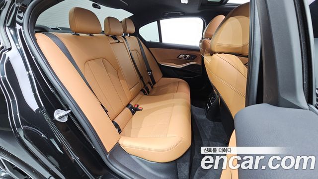 BMW 3-Series 2024 — photo 17