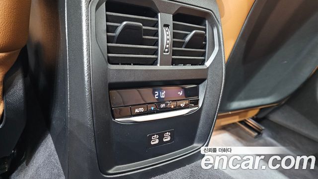 BMW 3-Series 2024 — photo 32