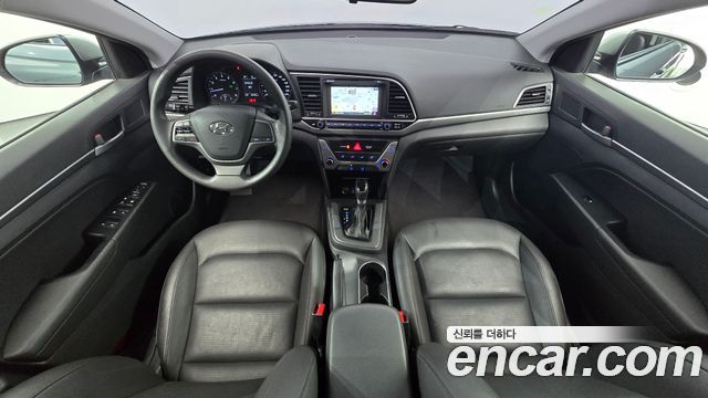 Hyundai AVANTE 2018 — photo 10