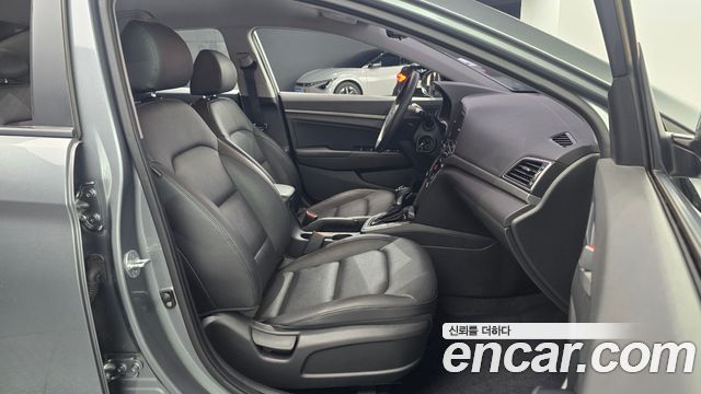 Hyundai AVANTE 2018 — photo 13
