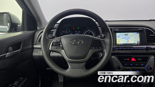 Hyundai AVANTE 2018 — photo 19