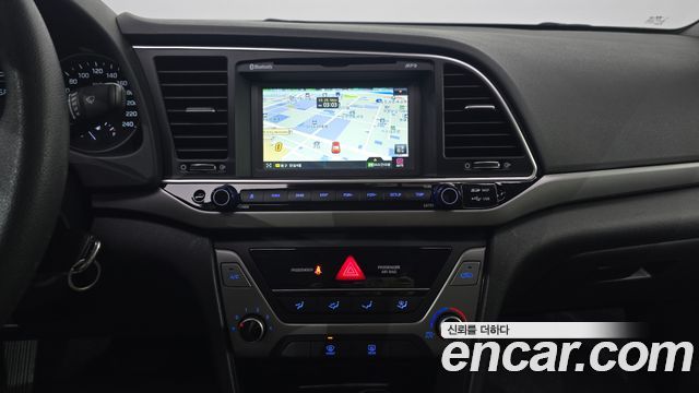 Hyundai AVANTE 2018 — photo 21