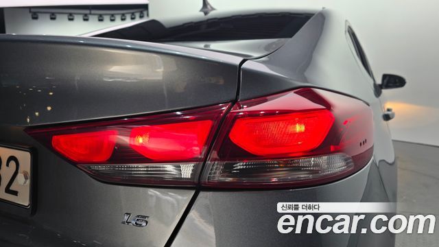 Hyundai AVANTE 2018 — photo 9