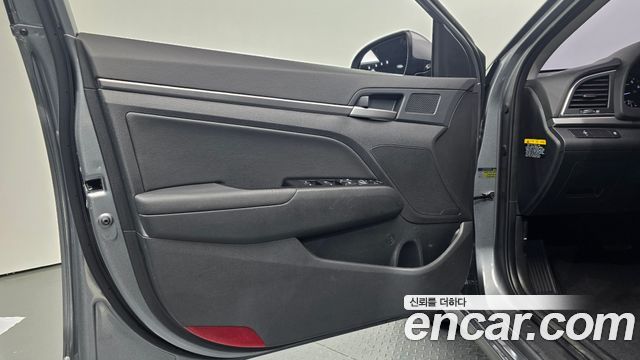Hyundai AVANTE 2018 — photo 14