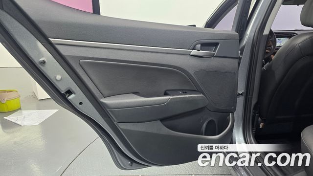 Hyundai AVANTE 2018 — photo 15