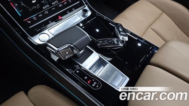 Audi A8 2020 — photo 12