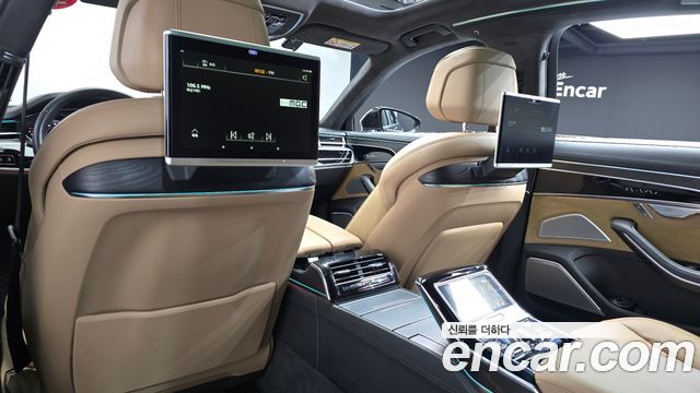 Audi A8 2020 — photo 17