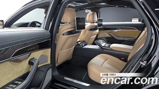 Audi A8 2020 — photo 18