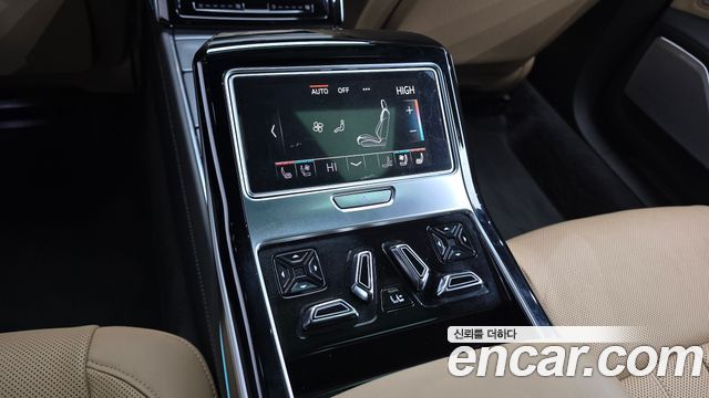 Audi A8 2020 — photo 22