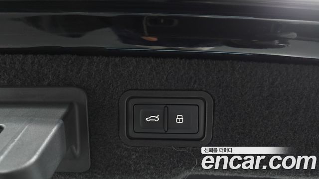 Audi A8 2020 — photo 25