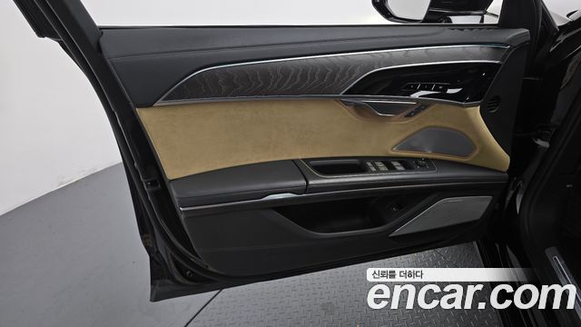 Audi A8 2020 — photo 14