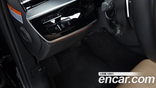 Audi A8 2020 — photo 29