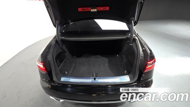 Audi A8 2020 — photo 31