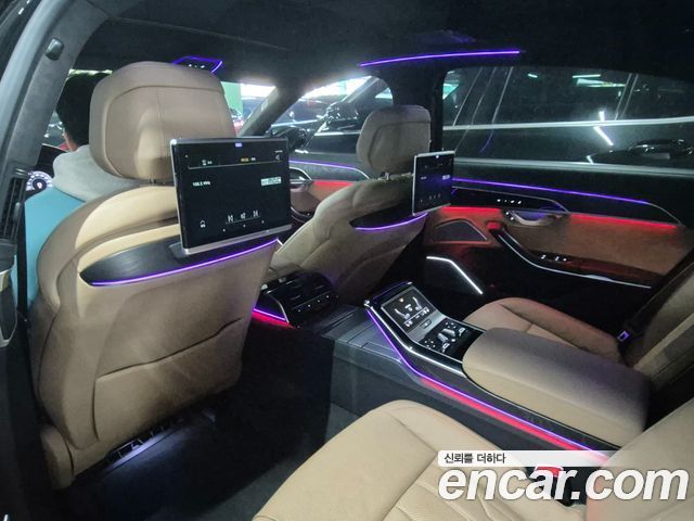 Audi A8 2020 — photo 35