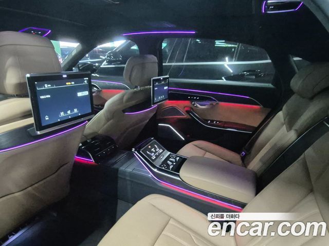 Audi A8 2020 — photo 36