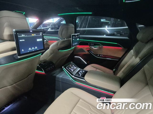 Audi A8 2020 — photo 37