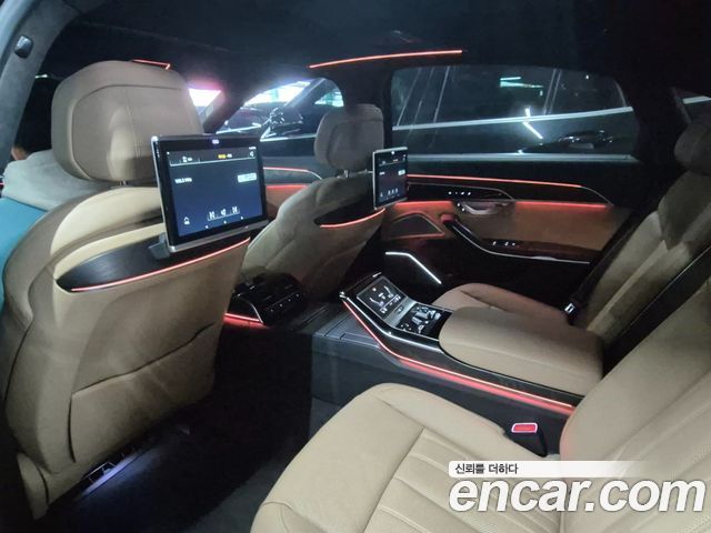 Audi A8 2020 — photo 38