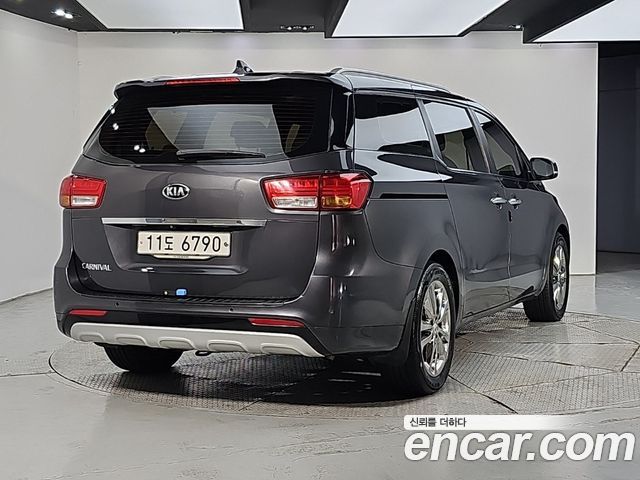 Kia Canival 2016 — photo 4