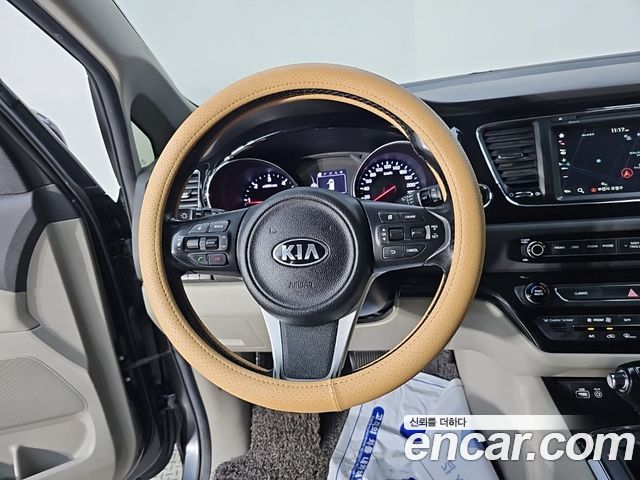 Kia Canival 2016 — photo 7
