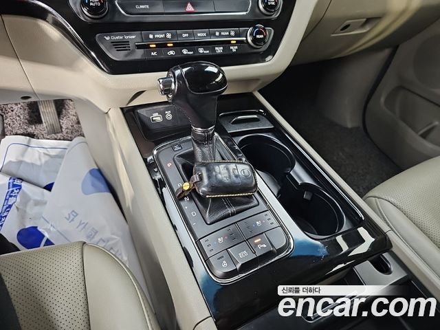 Kia Canival 2016 — photo 9