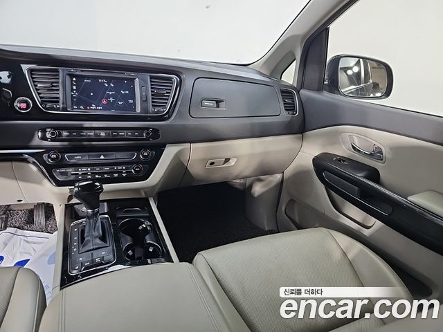 Kia Canival 2016 — photo 10