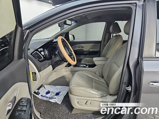 Kia Canival 2016 — photo 11