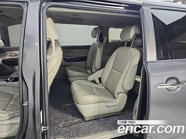 Kia Canival 2016 — photo 12