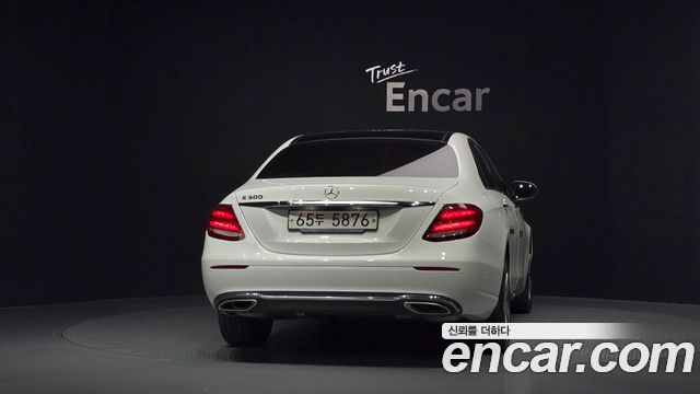 Mercedes-Benz E-Class 2019 — photo 4