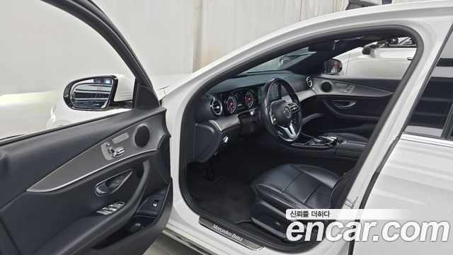 Mercedes-Benz E-Class 2019 — photo 10