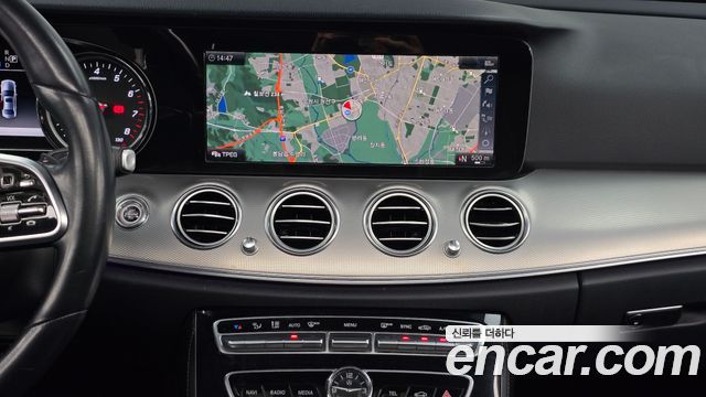 Mercedes-Benz E-Class 2019 — photo 14